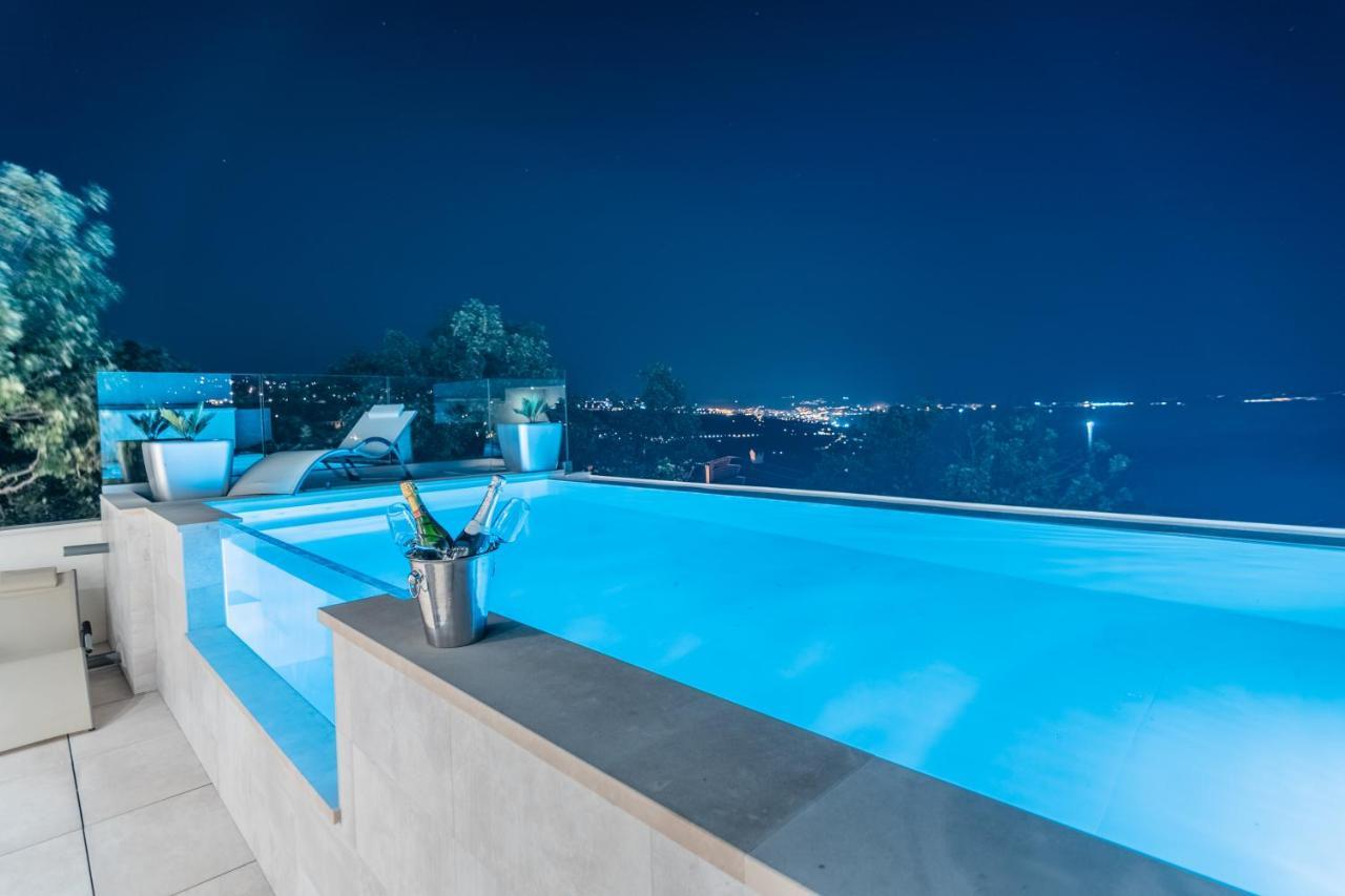 Villa The Boat With Rooftop Pool Матульи Экстерьер фото