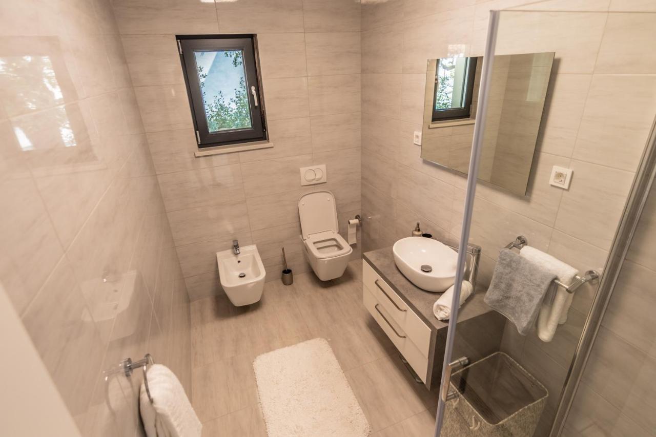 Villa The Boat With Rooftop Pool Матульи Экстерьер фото