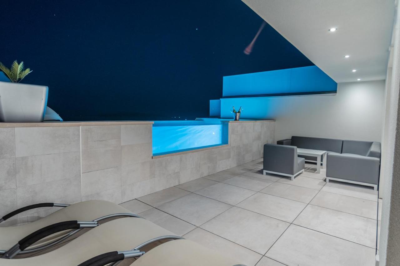 Villa The Boat With Rooftop Pool Матульи Экстерьер фото