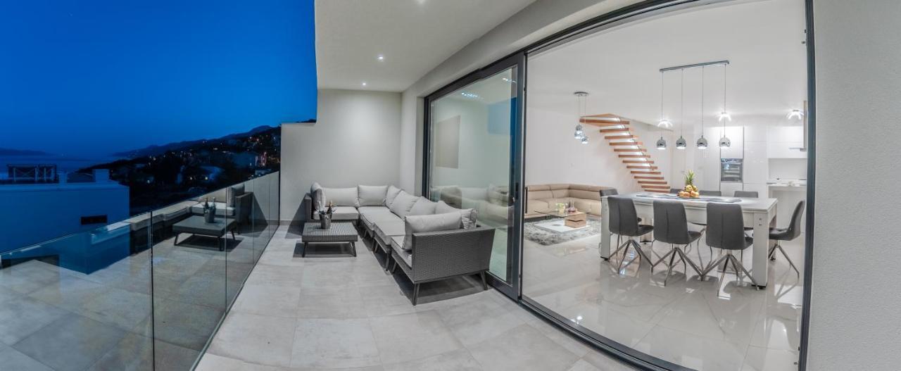 Villa The Boat With Rooftop Pool Матульи Экстерьер фото