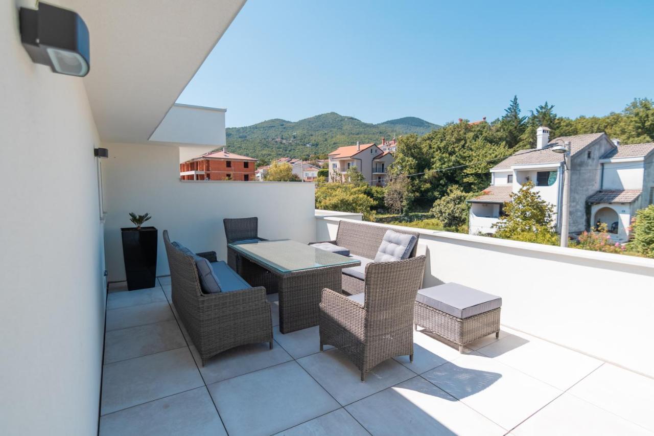Villa The Boat With Rooftop Pool Матульи Экстерьер фото