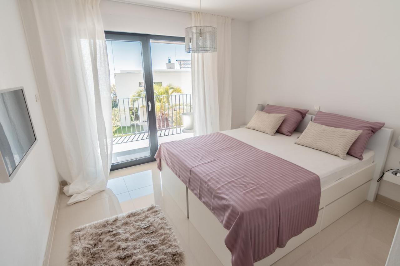 Villa The Boat With Rooftop Pool Матульи Экстерьер фото